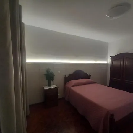 Couto 公寓 蓬塔德尔加达